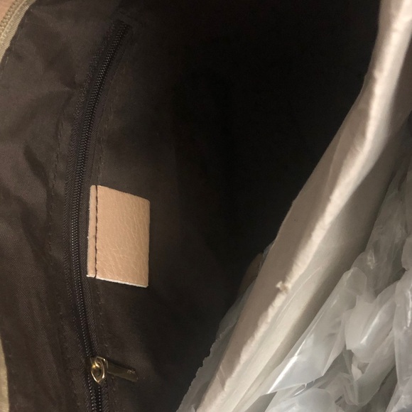 Elegant Tan Leather Shoulder Bag - Picture 3 of 9